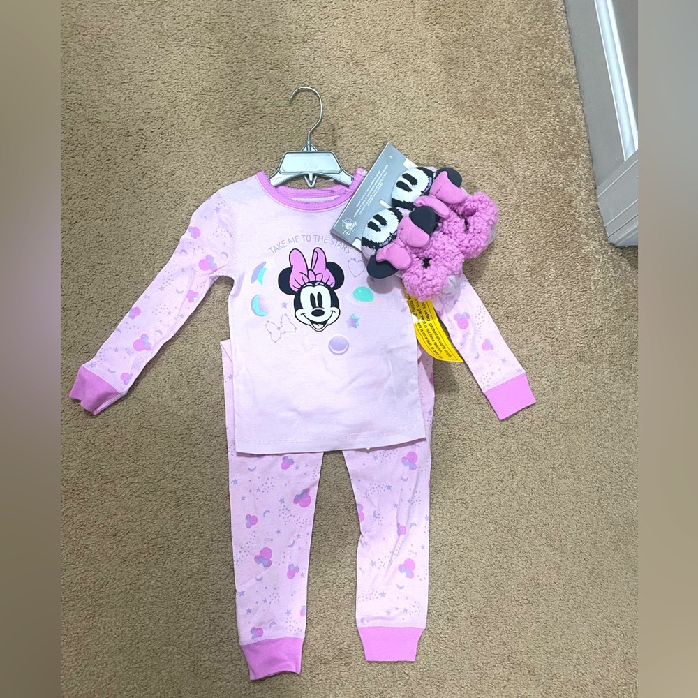 Disney Minnie Mouse Pajama and Slipper Set
